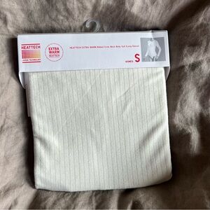 Uniqlo HEATTECH Extra Warm Ribbed Crew Neck Bodysuit
